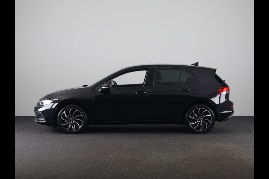 Volkswagen Golf 1.0 eTSI Life Active 110PK DSG | Navigatie | achteruitrijcamera | LED plus | 17" LM velgen |