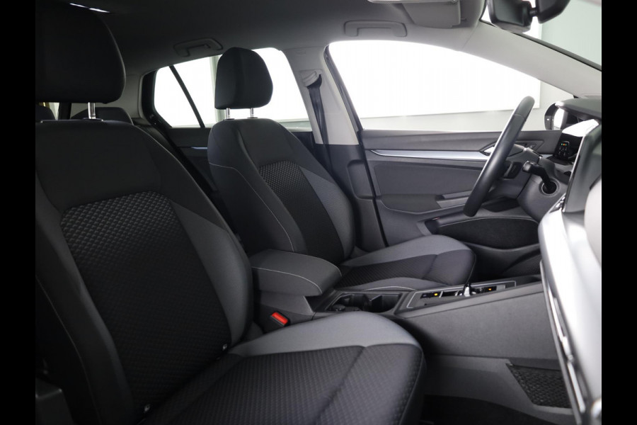 Volkswagen Golf 1.0 eTSI Life Active 110PK DSG | Navigatie | achteruitrijcamera | LED plus | 17" LM velgen |