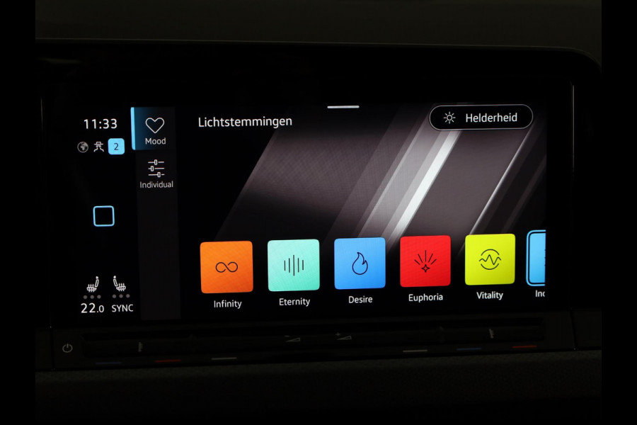 Volkswagen Golf 1.0 eTSI Life Active 110PK DSG | Navigatie | achteruitrijcamera | LED plus | 17" LM velgen |