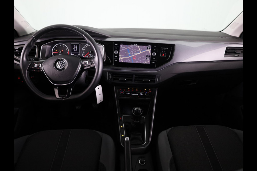 Volkswagen Polo 1.0 TSI Highline 95 PK | Navigatie | Parkeersensoren | Extra getint glas | ECC airco