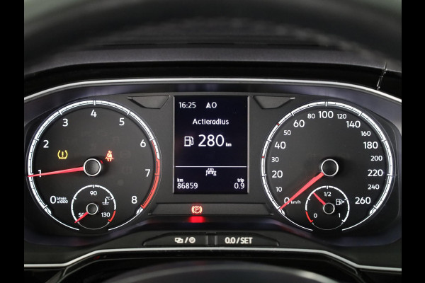 Volkswagen Polo 1.0 TSI Highline 95 PK | Navigatie | Parkeersensoren | Extra getint glas | ECC airco