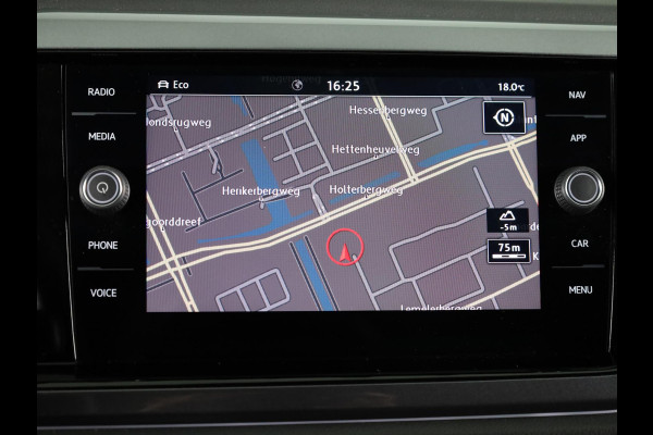Volkswagen Polo 1.0 TSI Highline 95 PK | Navigatie | Parkeersensoren | Extra getint glas | ECC airco