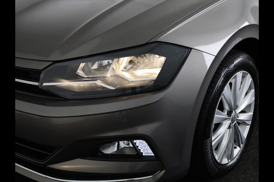 Volkswagen Polo 1.0 TSI Highline 95 PK | Navigatie | Parkeersensoren | Extra getint glas | ECC airco