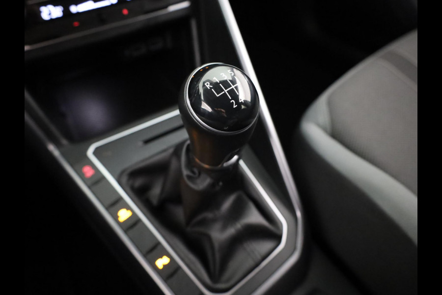 Volkswagen Polo 1.0 TSI Highline 95 PK | Navigatie | Parkeersensoren | Extra getint glas | ECC airco