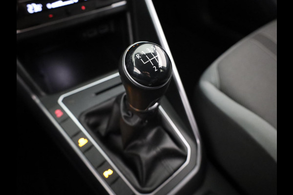 Volkswagen Polo 1.0 TSI Highline 95 PK | Navigatie | Parkeersensoren | Extra getint glas | ECC airco