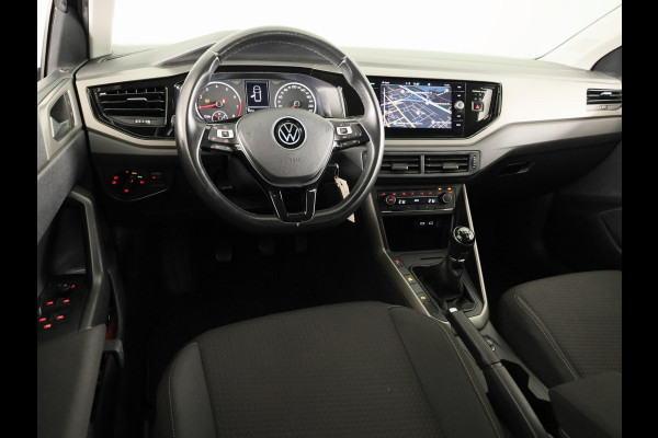 Volkswagen Polo 1.0 TSI Comfortline Business 95 PK | Navigatie | Parkeersensoren voor en achter | Automatische airco |