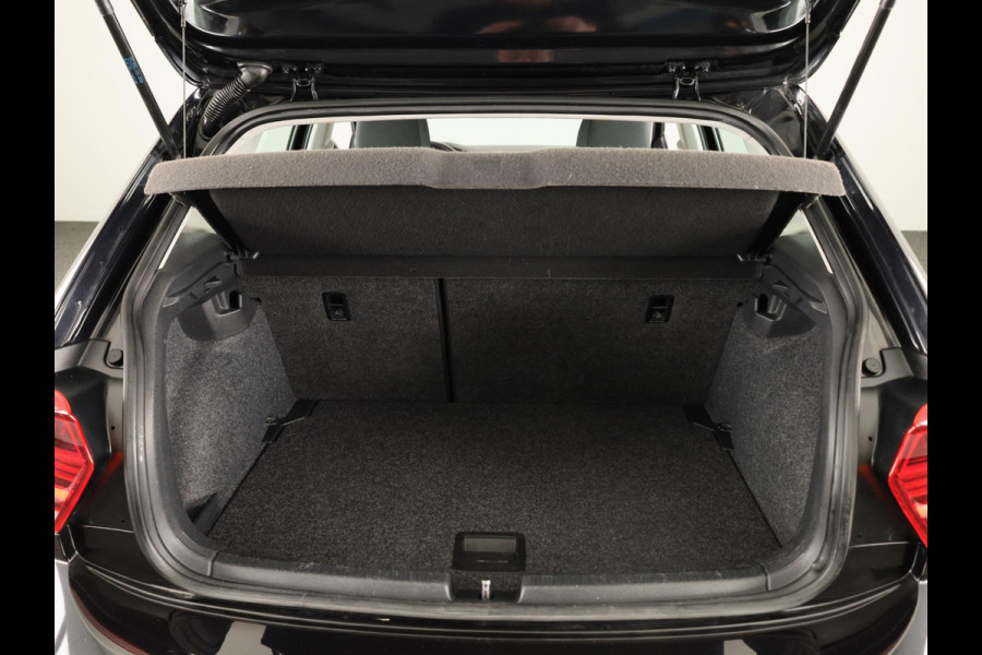 Volkswagen Polo 1.0 TSI Comfortline Business 95 PK | Navigatie | Parkeersensoren voor en achter | Automatische airco |