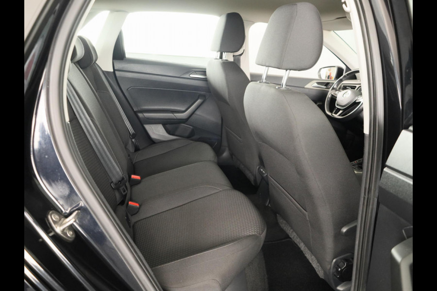 Volkswagen Polo 1.0 TSI Comfortline Business 95 PK | Navigatie | Parkeersensoren voor en achter | Automatische airco |