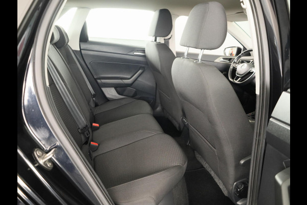 Volkswagen Polo 1.0 TSI Comfortline Business 95 PK | Navigatie | Parkeersensoren voor en achter | Automatische airco |