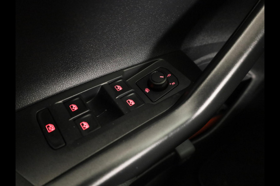 Volkswagen Polo 1.0 TSI Comfortline Business 95 PK | Navigatie | Parkeersensoren voor en achter | Automatische airco |