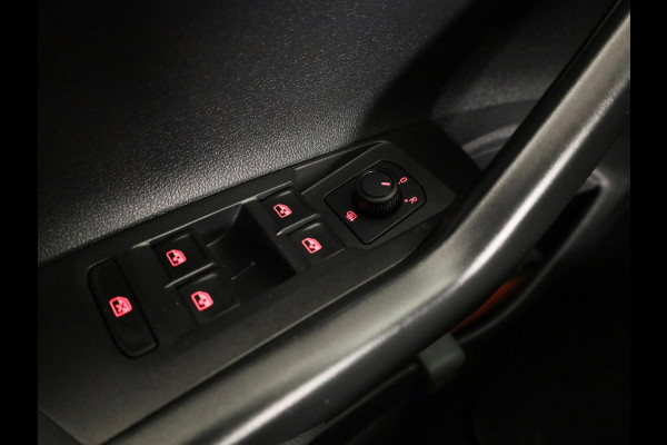 Volkswagen Polo 1.0 TSI Comfortline Business 95 PK | Navigatie | Parkeersensoren voor en achter | Automatische airco |