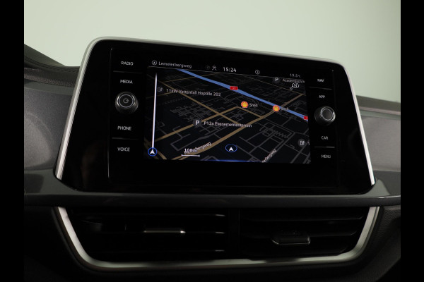 Volkswagen T-Roc 1.5 TSI Style 150 PK DSG | Panorama dak | Keyless entry/start | Matrix koplampen | Stoelverwarming | 18" LM velgen |