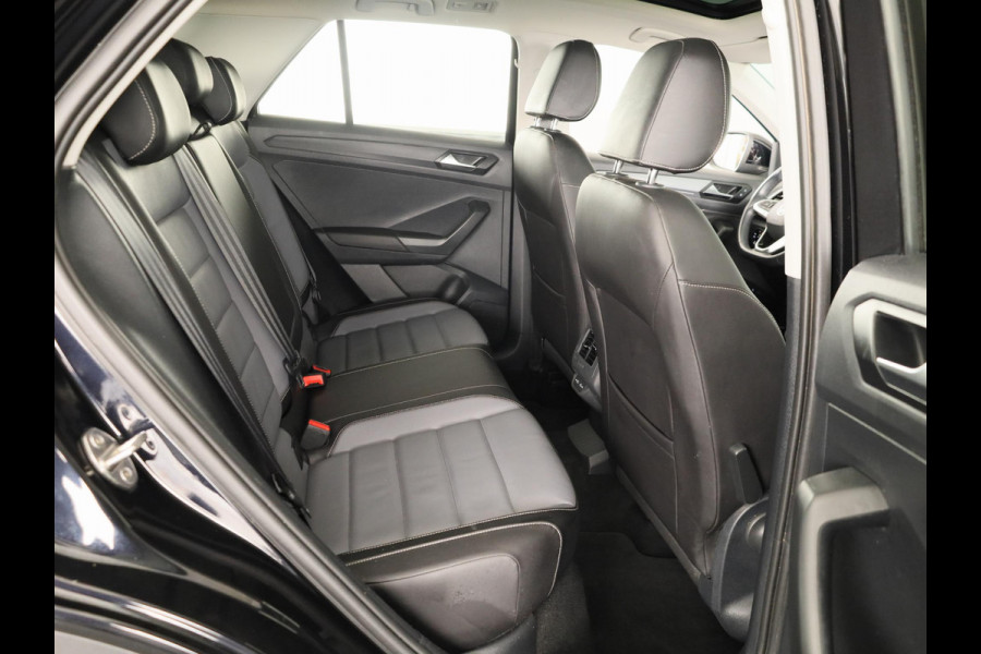 Volkswagen T-Roc 1.5 TSI Style 150 PK DSG | Panorama dak | Keyless entry/start | Matrix koplampen | Stoelverwarming | 18" LM velgen |