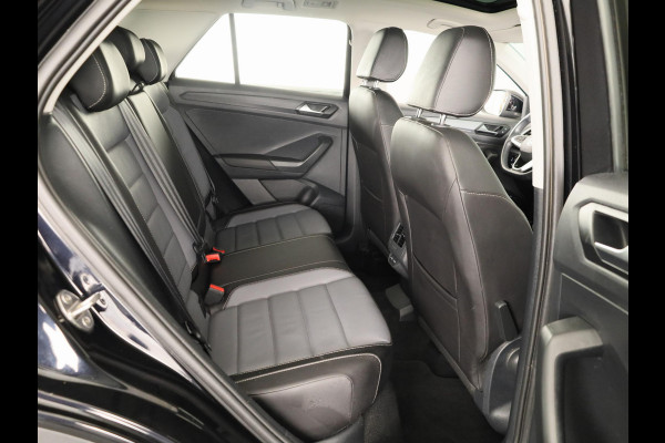 Volkswagen T-Roc 1.5 TSI Style 150 PK DSG | Panorama dak | Keyless entry/start | Matrix koplampen | Stoelverwarming | 18" LM velgen |