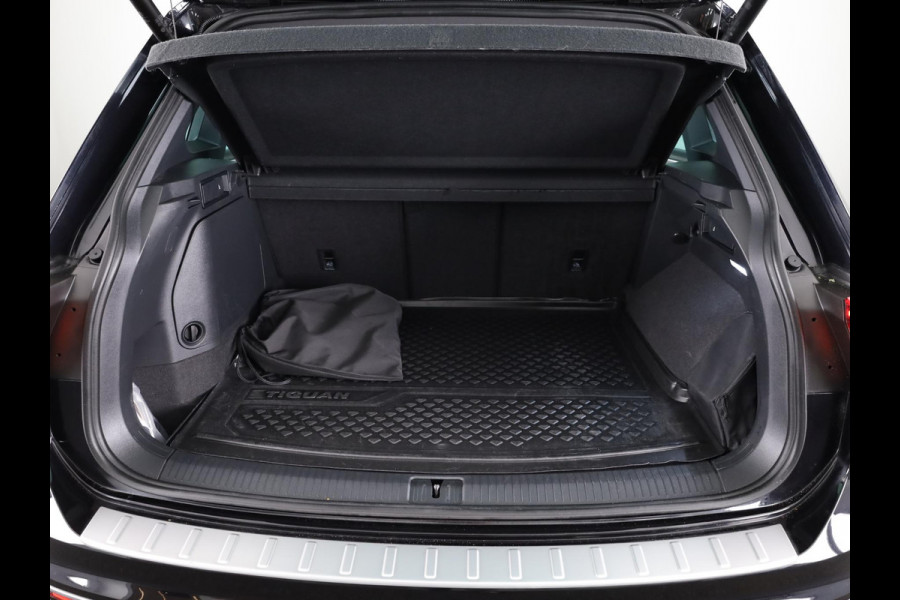 Volkswagen Tiguan 1.4 TSI eHybrid R-Line Business 245PK PHEV | 360 graden camera | Stoel- en stuurverwarming | Multimedia Plus | Assistentie pakket