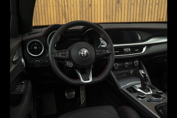 Alfa Romeo Stelvio 2.0T GME AWD Competizione 280pk | Pano-dak | Harman/Kardon | 21 inch | Lederen dash.
