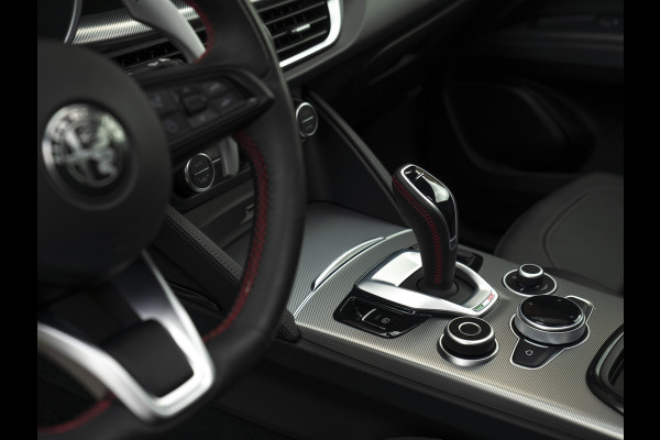Alfa Romeo Stelvio 2.0T GME AWD Competizione 280pk | Pano-dak | Harman/Kardon | 21 inch | Lederen dash.
