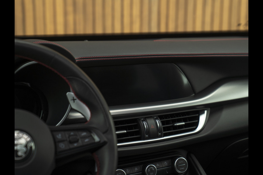 Alfa Romeo Stelvio 2.0T GME AWD Competizione 280pk | Pano-dak | Harman/Kardon | 21 inch | Lederen dash.