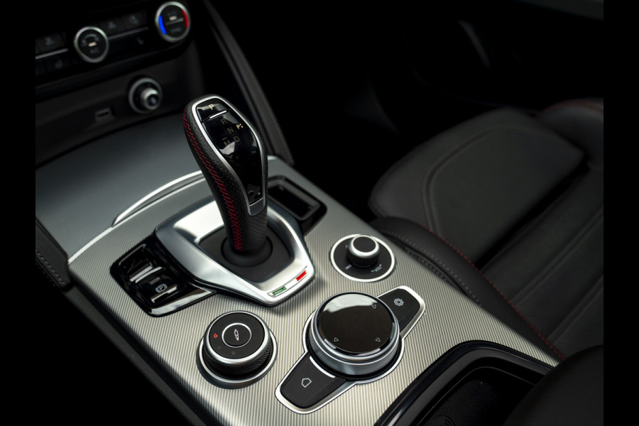 Alfa Romeo Stelvio 2.0T GME AWD Competizione 280pk | Pano-dak | Harman/Kardon | 21 inch | Lederen dash.