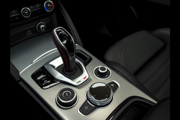 Alfa Romeo Stelvio 2.0T GME AWD Competizione 280pk | Pano-dak | Harman/Kardon | 21 inch | Lederen dash.