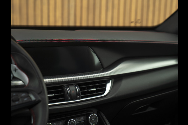 Alfa Romeo Stelvio 2.0T GME AWD Competizione 280pk | Pano-dak | Harman/Kardon | 21 inch | Lederen dash.