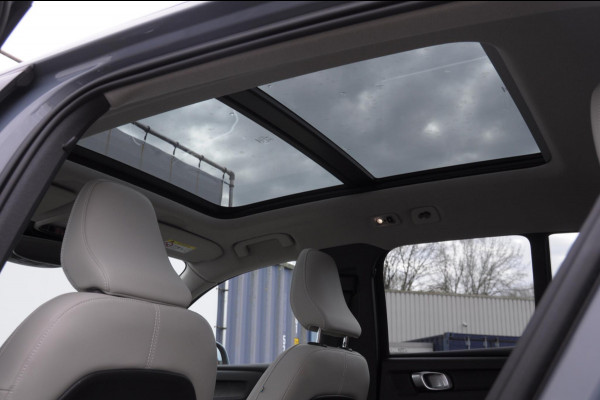 Volvo XC40 T4 211PK Automaat Ultimate Bright / Panoramadak/ Elektrische stoelen met geheugen/ Elektrische achterklep/ Parkeersensoren met 360 Camera/ Stoel en stuurwielverwarming/ Mistlampen/ Luxe bekleding/ /19" Velgen/ Harman kardon audio/ Apple carplay