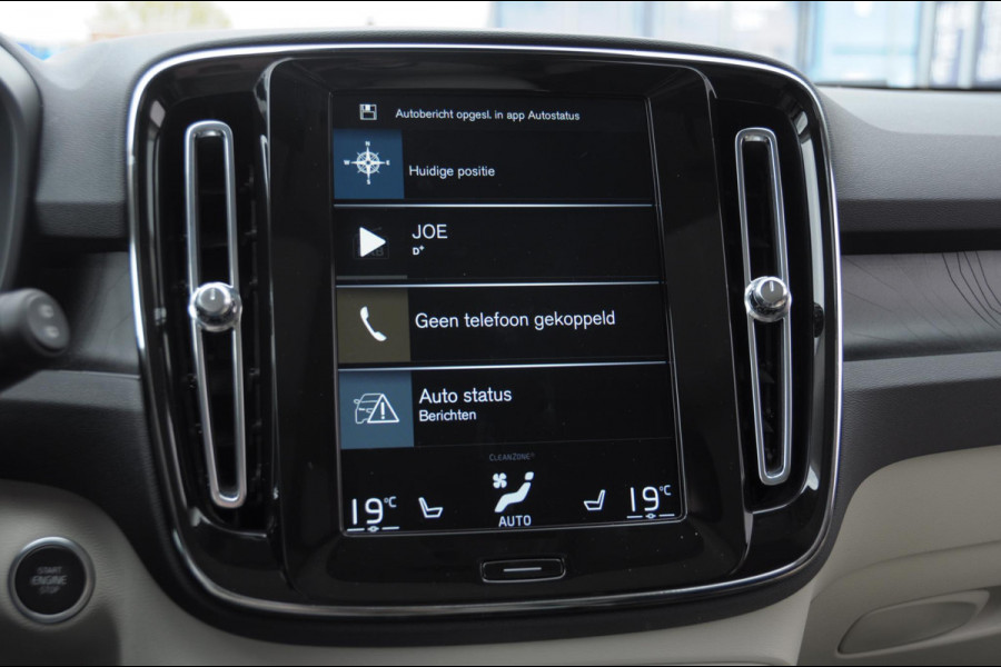 Volvo XC40 T4 211PK Automaat Ultimate Bright / Panoramadak/ Elektrische stoelen met geheugen/ Elektrische achterklep/ Parkeersensoren met 360 Camera/ Stoel en stuurwielverwarming/ Mistlampen/ Luxe bekleding/ /19" Velgen/ Harman kardon audio/ Apple carplay