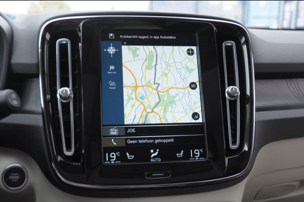 Volvo XC40 T4 211PK Automaat Ultimate Bright / Panoramadak/ Elektrische stoelen met geheugen/ Elektrische achterklep/ Parkeersensoren met 360 Camera/ Stoel en stuurwielverwarming/ Mistlampen/ Luxe bekleding/ /19" Velgen/ Harman kardon audio/ Apple carplay