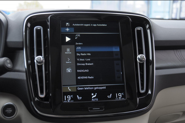Volvo XC40 T4 211PK Automaat Ultimate Bright / Panoramadak/ Elektrische stoelen met geheugen/ Elektrische achterklep/ Parkeersensoren met 360 Camera/ Stoel en stuurwielverwarming/ Mistlampen/ Luxe bekleding/ /19" Velgen/ Harman kardon audio/ Apple carplay