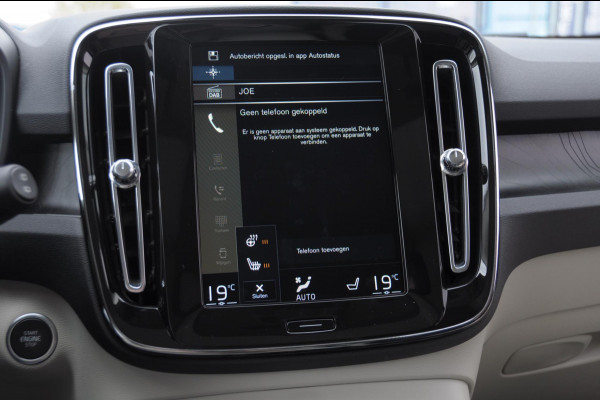 Volvo XC40 T4 211PK Automaat Ultimate Bright / Panoramadak/ Elektrische stoelen met geheugen/ Elektrische achterklep/ Parkeersensoren met 360 Camera/ Stoel en stuurwielverwarming/ Mistlampen/ Luxe bekleding/ /19" Velgen/ Harman kardon audio/ Apple carplay