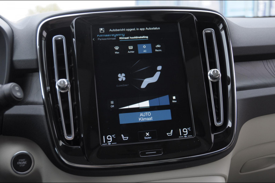 Volvo XC40 T4 211PK Automaat Ultimate Bright / Panoramadak/ Elektrische stoelen met geheugen/ Elektrische achterklep/ Parkeersensoren met 360 Camera/ Stoel en stuurwielverwarming/ Mistlampen/ Luxe bekleding/ /19" Velgen/ Harman kardon audio/ Apple carplay
