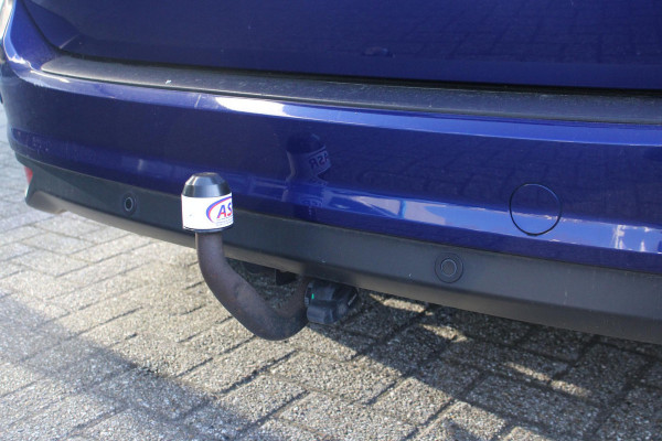 Ford Grand C-Max 1.0 Titanium 125pk | Trekhaak | Sensoren Voor & Achter | verwarmd voorruit