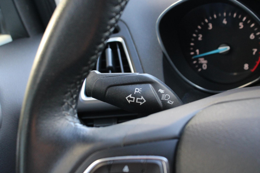 Ford Grand C-Max 1.0 Titanium 125pk | Trekhaak | Sensoren Voor & Achter | verwarmd voorruit