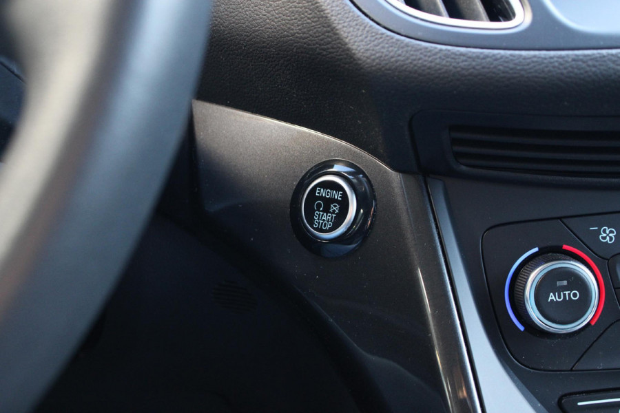 Ford Grand C-Max 1.0 Titanium 125pk | Trekhaak | Sensoren Voor & Achter | verwarmd voorruit