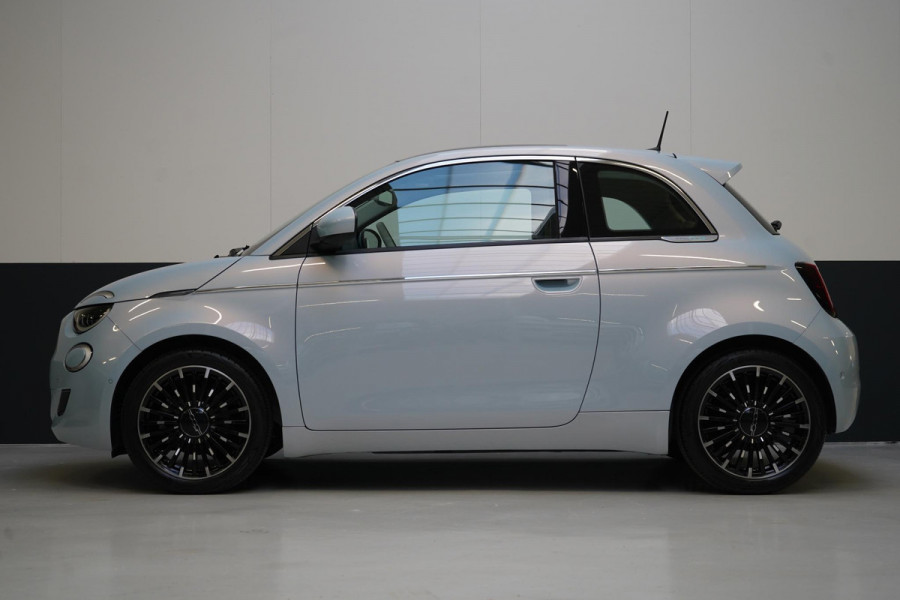 Fiat 500 La Prima 42 kWh | SoH 100% | Panoramadak | Leder | Navigatie | Carplay | Lm velgen | Blind-Spot