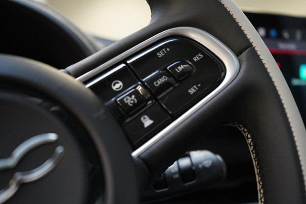 Fiat 500 La Prima 42 kWh | SoH 100% | Panoramadak | Leder | Navigatie | Carplay | Lm velgen | Blind-Spot