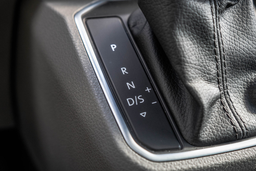 Volkswagen Transporter T6.1 2.0 TDI L2H1 | DC | Bulli | 200PK | Leder | Carplay | Virtual | Adapt Cruise