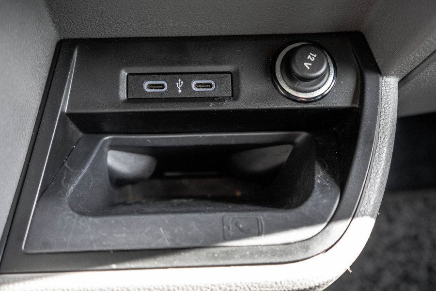 Volkswagen Transporter T6.1 2.0 TDI L2H1 | DC | Bulli | 200PK | Leder | Carplay | Virtual | Adapt Cruise