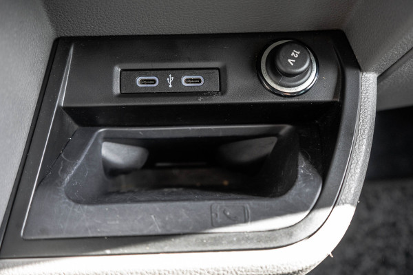 Volkswagen Transporter T6.1 2.0 TDI L2H1 | DC | Bulli | 200PK | Leder | Carplay | Virtual | Adapt Cruise