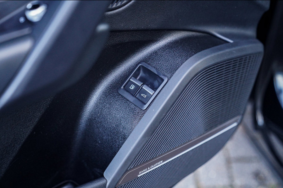 Audi Q5 Sportback 55 TFSI e Quattro | 2 x S-line | RS Zetels | Panorama | Luchtvering | Camera | Audi Drive Select | Apple Carplay