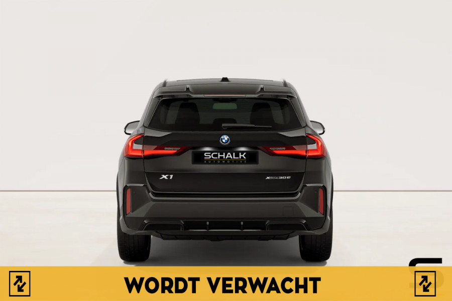 BMW X1 XDrive30e|M-sportpakket|Pano|Cam|Leder|Sportstoelen
