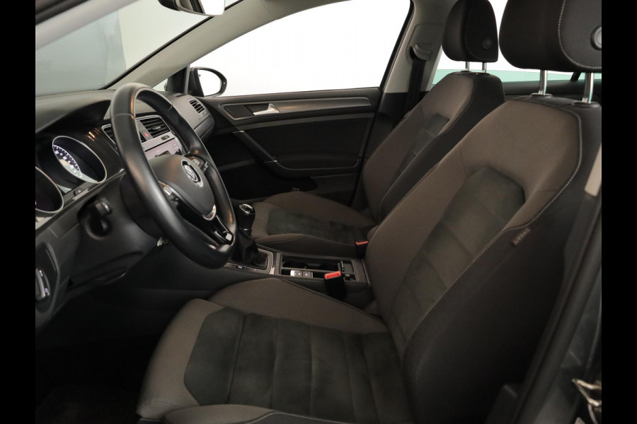 Volkswagen Golf 1.5 TSI Comfortline Business 130pk 6bak| navi| LM-velgen| Parksensors| verwarmde voorstoelen