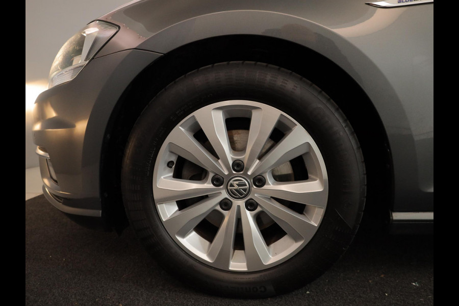 Volkswagen Golf 1.5 TSI Comfortline Business 130pk 6bak| navi| LM-velgen| Parksensors| verwarmde voorstoelen
