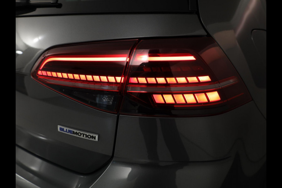 Volkswagen Golf 1.5 TSI Comfortline Business 130pk 6bak| navi| LM-velgen| Parksensors| verwarmde voorstoelen