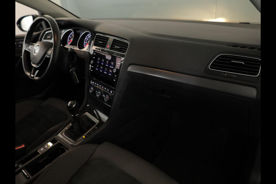 Volkswagen Golf 1.5 TSI Comfortline Business 130pk 6bak| navi| LM-velgen| Parksensors| verwarmde voorstoelen