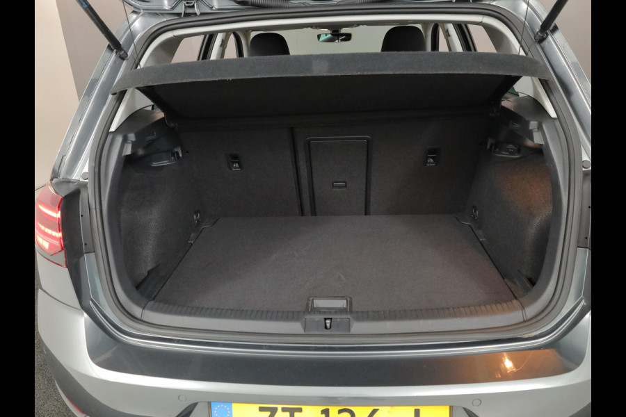 Volkswagen Golf 1.5 TSI Comfortline Business 130pk 6bak| navi| LM-velgen| Parksensors| verwarmde voorstoelen