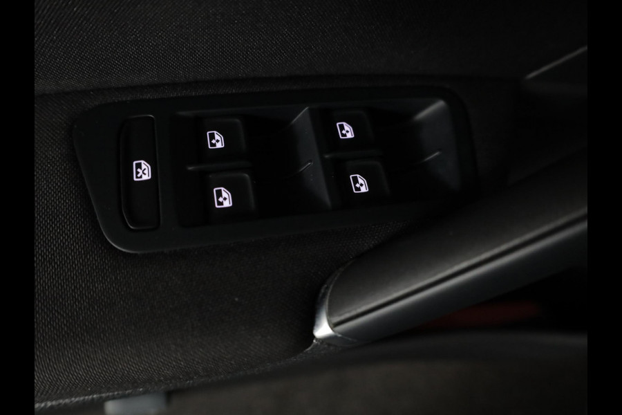 Volkswagen Golf 1.5 TSI Comfortline Business 130pk 6bak| navi| LM-velgen| Parksensors| verwarmde voorstoelen