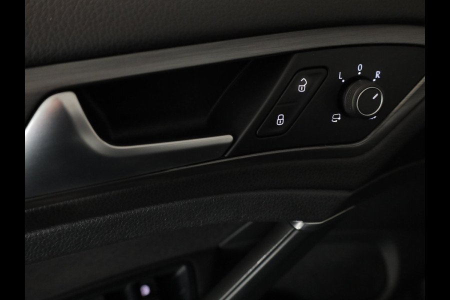 Volkswagen Golf 1.5 TSI Comfortline Business 130pk 6bak| navi| LM-velgen| Parksensors| verwarmde voorstoelen