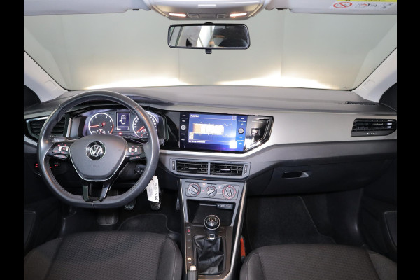 Volkswagen Polo 1.0 TSI Comfortline 95 pk | Navigatie | Parkeersensoren | Adaptieve cruise control | Apple Carplay/Android Auto |