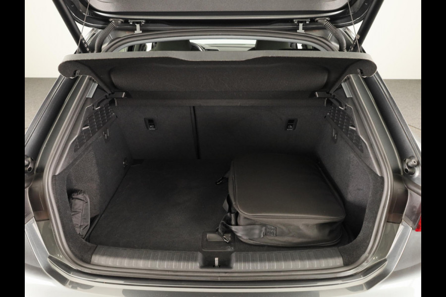 Audi A3 Sportback 45 TFSI e S edition Competition 245pk | Navigatie | Parkeercamera | Adaptieve cruise controle | Stoelverwarming